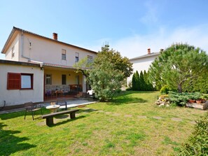 Outdoor dining - Apartment 1554 by Interhome (Pula)