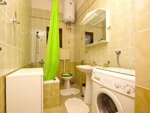 Bathroom - Apartment 879 by Interhome (Dracevac)