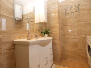 Bathroom - Apartment 1540 by Interhome (Bokordici)