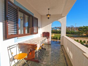 Outdoor dining - Apartment 879 by Interhome (Dracevac)