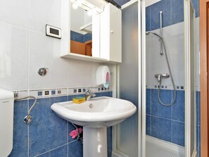 Bathroom - Apartment 1553 by Interhome (Novigrad (Istra))