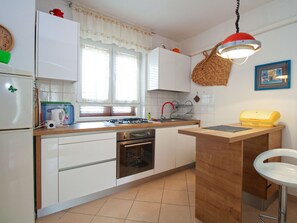 Fridge, oven, dishwasher, cookware/dishes/utensils - Apartment 1557 by Interhome (Pula/Banjole)