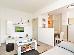 TV - Apartment 1601 by Interhome (Fažana)