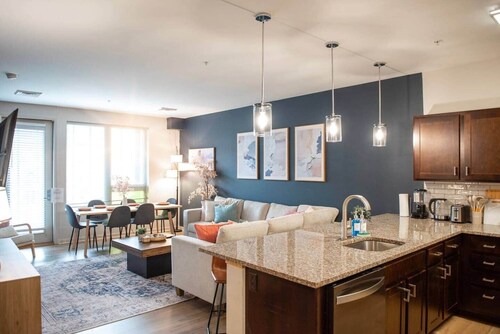 Prime Area |2B/2B Free Parking GYM+In Unit Laundry