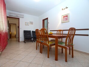 Dining - Apartment 1600 by Interhome (Bokordici)