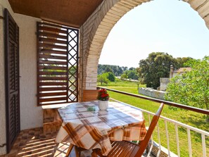 Outdoor dining - Apartment 1633 by Interhome (Bokordici)