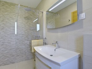 Bathroom - Casa Smoky by Interhome (Bazgalji)