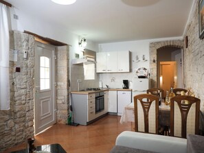 Fridge, dishwasher, cookware/dishes/utensils - House Barat by Interhome (Rovinj/Kanfanar)