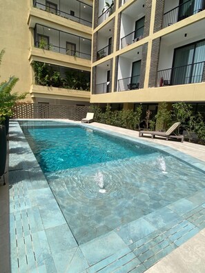 Outdoor pool - Luxury 1 Bedroom Penthouse near Palace Mall Labone (Accra)