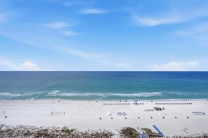 On the beach - The Summit 1421 - Wake to Gulf Views! Includes Seasonal Beach Chairs (Panama City Beach)