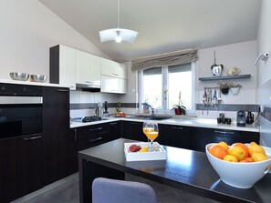 Frigorifero, microonde, forno, lavastoviglie