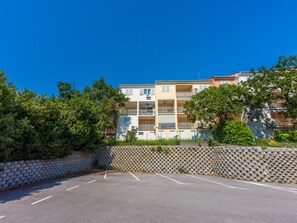 Unclassified image, 5 of 10, button - Vema 1 / HR-10912-01 by Interhome (Selce)