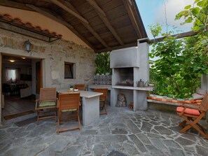 Outdoor dining - House Rea by Interhome (Buzet)