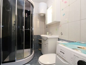 Bathroom - Apartment 2328 by Interhome (Bokordici)