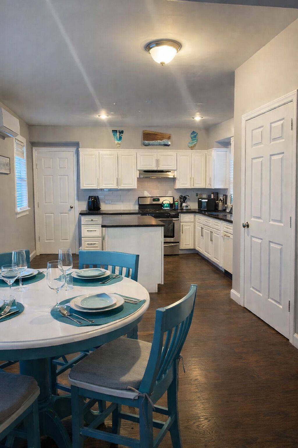 Kylskåp, mikrovågsugn, ugn och spishäll