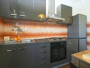 Fridge, oven, cookware/dishes/utensils - Apartment 2347 by Interhome (Pula)