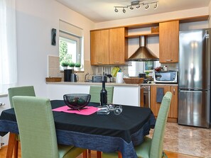 Fridge, microwave, oven, cookware/dishes/utensils - Apartment 2343 by Interhome (Pula)