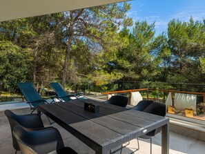 Outdoor dining - Villa Black and White by Interhome (Bokordici)