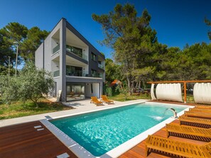 Pool - Villa Black and White by Interhome (Bokordici)