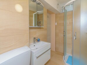Bathroom - House Horizon by Interhome (Pićan)