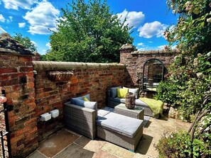 Terrace/patio - Rural cottage retreat between York and Harrogate. (York North Yorkshire)
