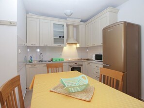 Fridge, microwave, oven, dishwasher - Apartment 1707 by Interhome (Pula/Banjole)