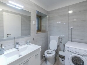 Bathroom - Apartment 1709 by Interhome (Umag/Murine)