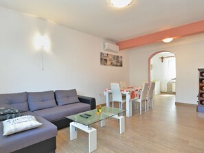 TV - Apartment 1724 by Interhome (Medulin/Ližnjan)