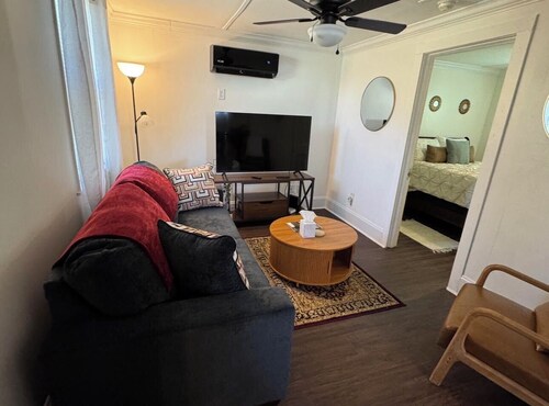 RELAXING 1-BR COTTAGE in Charming Rock Hill. Great for Business Travelers!