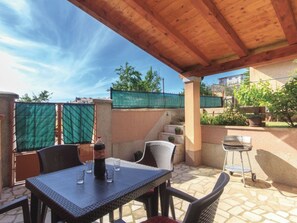 Outdoor dining - House 1072 by Interhome (Pula)