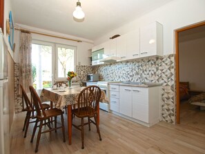Frigorifero, microonde, forno, pentole/stoviglie/utensili