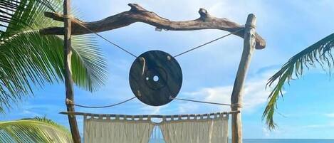 Plage, massages sur la plage, yoga sur la plage, beach-volley