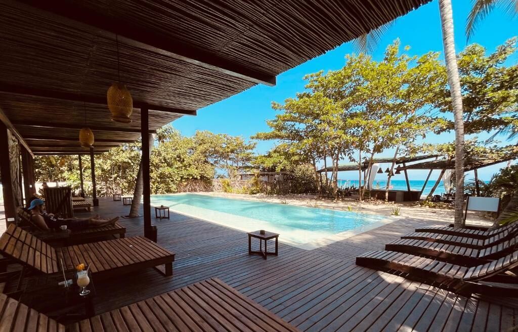 حمّام سباحة خارجي، مقاعد للتشمس