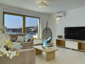 TV - Villa Sail by Interhome (Pula)
