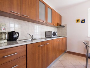 Fridge, microwave, cookware/dishes/utensils - Apartment Isabela - 1 by Interhome (Krk/Punat)