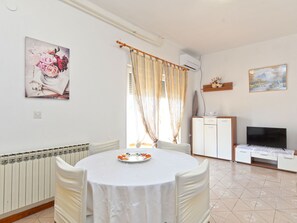 Dining - Apartment 1779 by Interhome (Pula/Banjole)