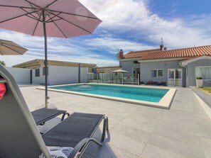 Pool - Villa LUNA by Interhome (Pula)