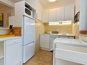 Fridge, microwave, oven, dishwasher - Apartment 1787 by Interhome (Barbariga)