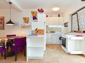 Fridge, microwave, oven, dishwasher - Apartment 1787 by Interhome (Barbariga)