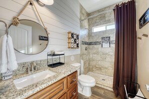 Shower, jetted bath, hair dryer, towels - Death Valley Vacation Pool + Spa
Pahrump/Death Valley/Redrock/Las Vegas (Pahrump)