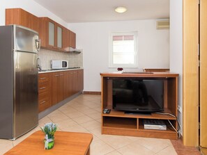 Fridge, microwave, cookware/dishes/utensils - Apartment Isabela - 2 by Interhome (Krk/Punat)