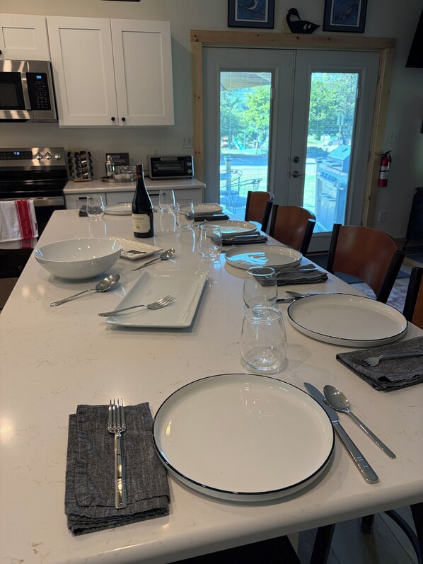 Dining - Conveniently located and charming 3-bedroom house in Lincoln (Lincoln)