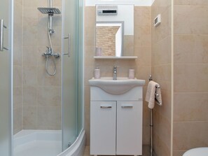 Bathroom - Apartment 1049 by Interhome (Rovinj)