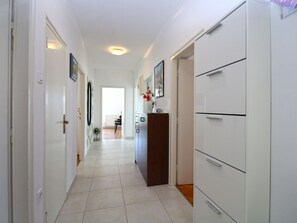 Interior - Apartment 1828 by Interhome (Bokordici)