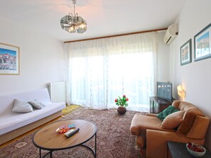 TV - Apartment 1828 by Interhome (Bokordici)
