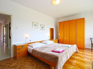 Room - Apartment 1828 by Interhome (Bokordici)