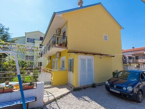 Unclassified image, 3 of 13, button - LUKA rozi 1 / HR-10238-01 by Interhome (Crikvenica)