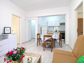 TV - Apartment 1828 by Interhome (Bokordici)