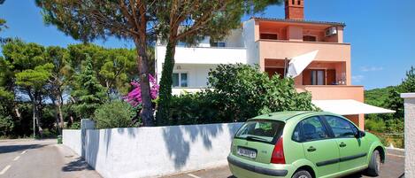 Enceinte de lâhĂ©bergement