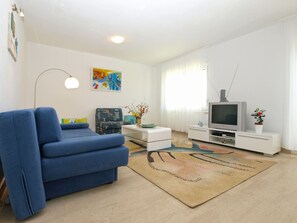 TV - House 1823 by Interhome (Pula/Banjole)